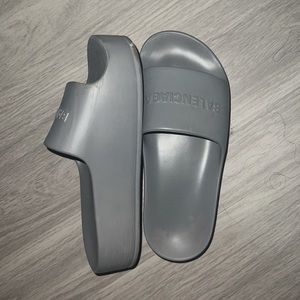 Balenciaga chunky sandal slide